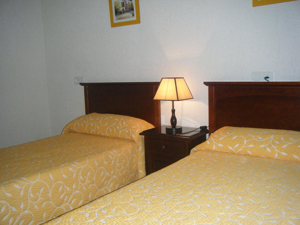 Hostal Muriel Aljaraque Room photo